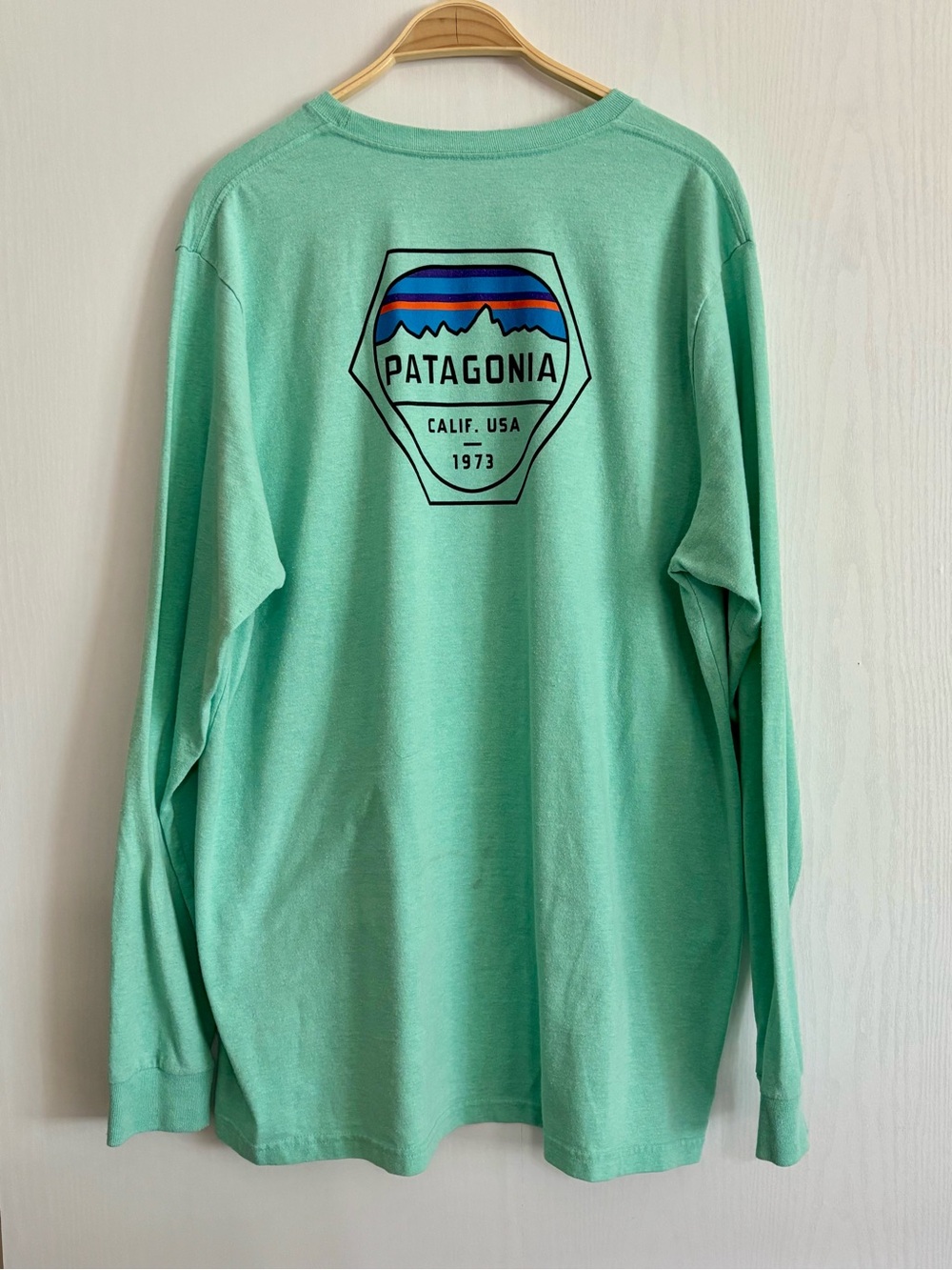 Patagonia Long Sleeve Tee Shirt Men’s XXL Aqua Blue Green Logo